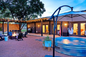 Container Haus, Hot Tub, Cowboy pool, Pet Friendly!